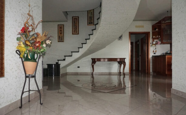 VILLA INDIPENDENTE CON GIARDINO