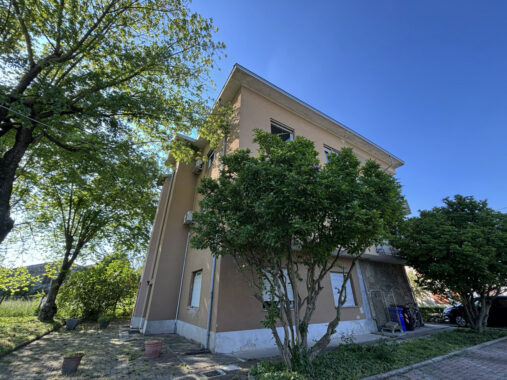 SPAZIOSO PENTALOCALE CON GIARDINO