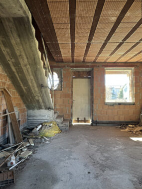 VILLETTA A SCHIERA DI TESTA CON GIARDINO AL GREZZO