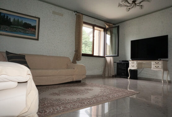 VILLA INDIPENDENTE CON GIARDINO