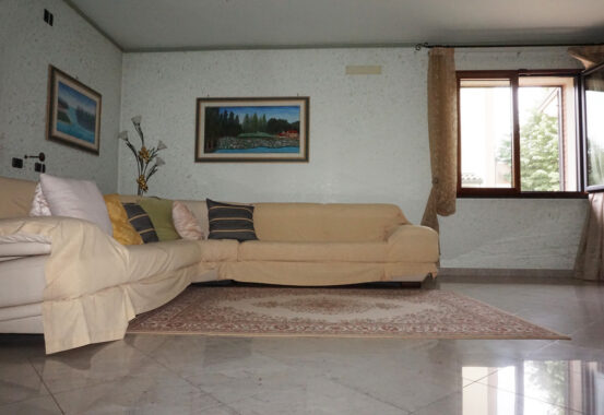 VILLA INDIPENDENTE CON GIARDINO