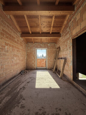 VILLETTA A SCHIERA DI TESTA CON GIARDINO AL GREZZO