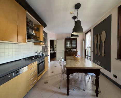 QUADRILOCALE IN TRIFAMILIARE RISTRUTTURATO