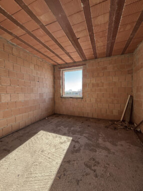 VILLETTA A SCHIERA DI TESTA CON GIARDINO AL GREZZO