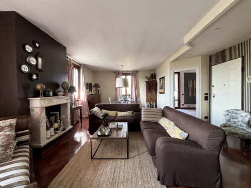 VILLA TRIFAMILIARE STORICA