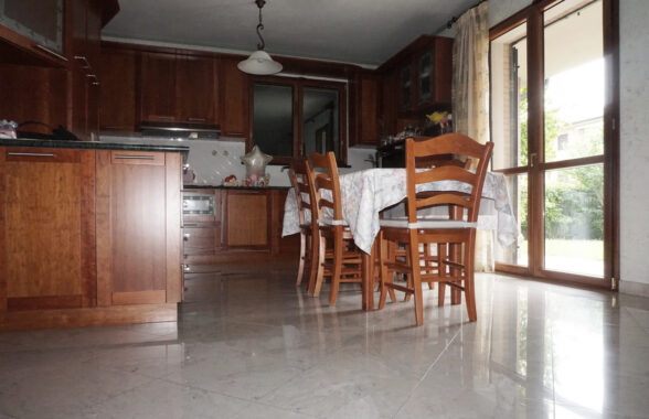 VILLA INDIPENDENTE CON GIARDINO