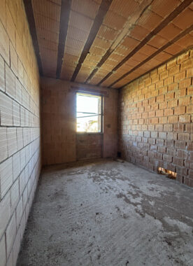 VILLETTA A SCHIERA DI TESTA CON GIARDINO AL GREZZO