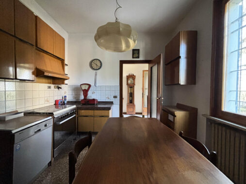 TRILOCALE IN TRIFAMILIARE CON AMPIO GIARDINO