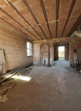 VILLETTA A SCHIERA DI TESTA CON GIARDINO AL GREZZO