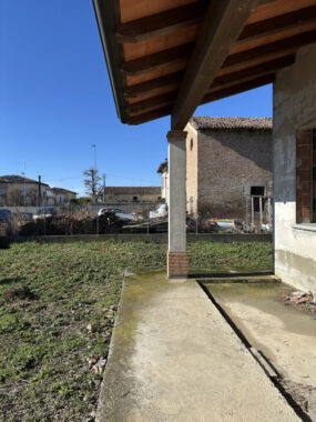 VILLETTA A SCHIERA DI TESTA CON GIARDINO AL GREZZO