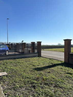 VILLETTA A SCHIERA DI TESTA CON GIARDINO AL GREZZO