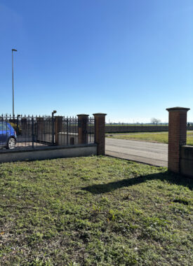 VILLETTA A SCHIERA DI TESTA CON GIARDINO AL GREZZO