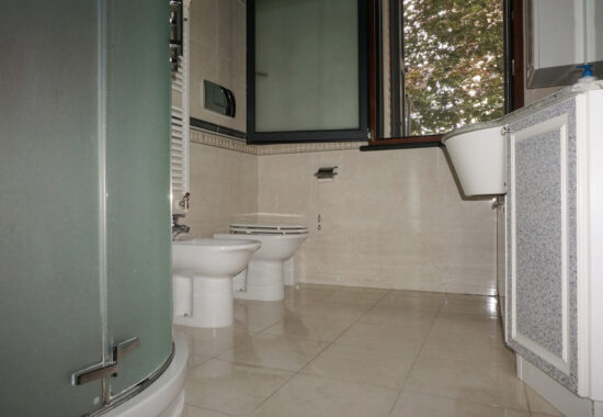 VILLA INDIPENDENTE CON GIARDINO