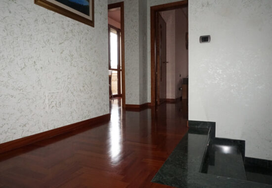 VILLA INDIPENDENTE CON GIARDINO