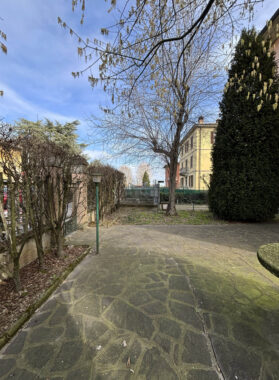 TRILOCALE IN TRIFAMILIARE CON AMPIO GIARDINO