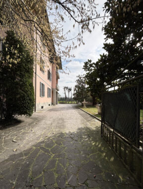 TRILOCALE IN TRIFAMILIARE CON AMPIO GIARDINO