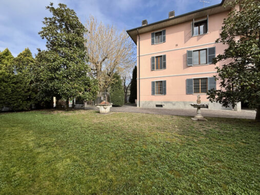 QUADRILOCALE IN TRIFAMILIARE CON AMPIO TERRAZZO