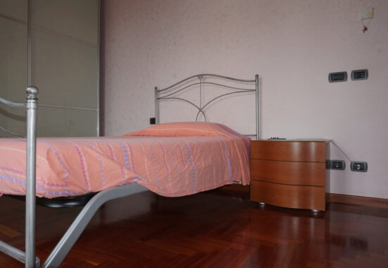 VILLA INDIPENDENTE CON GIARDINO