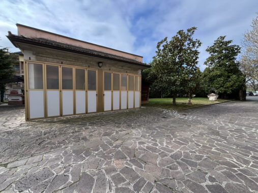 TRILOCALE IN TRIFAMILIARE CON AMPIO GIARDINO