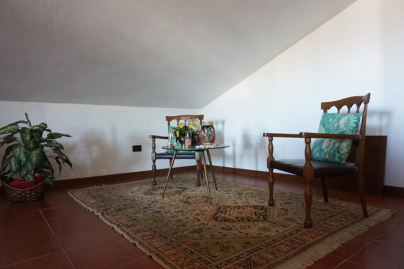 PORZIONE DI BIFAMILIARE CON GIARDINO E AMPIO PORTICATO