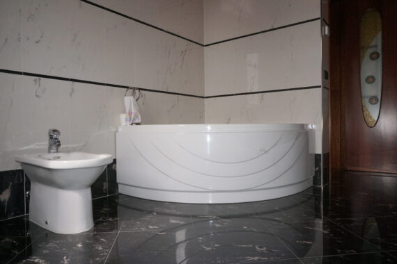 VILLA INDIPENDENTE CON GIARDINO