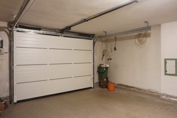 PORZIONE DI BIFAMILIARE CON GIARDINO E AMPIO PORTICATO