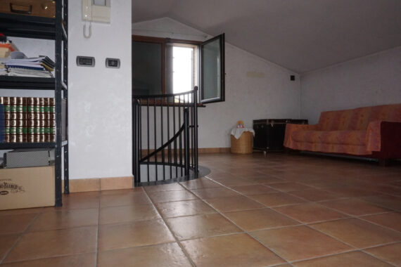 VILLA INDIPENDENTE CON GIARDINO