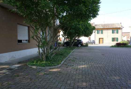 SPAZIOSO PENTALOCALE CON GIARDINO