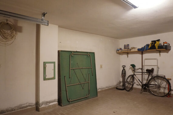 PORZIONE DI BIFAMILIARE CON GIARDINO E AMPIO PORTICATO