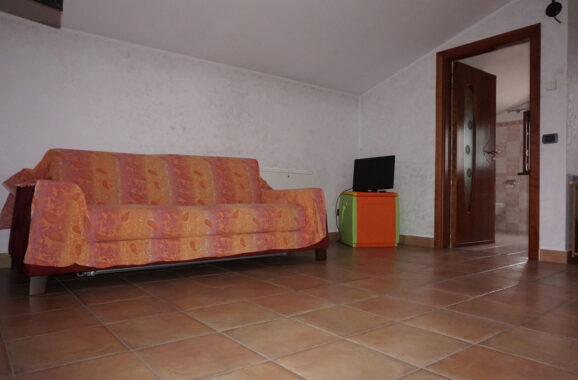 VILLA INDIPENDENTE CON GIARDINO