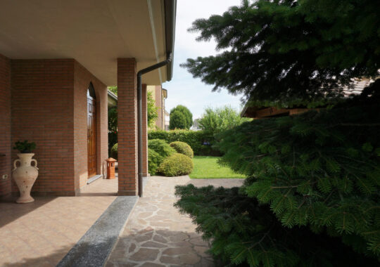 VILLA INDIPENDENTE CON GIARDINO