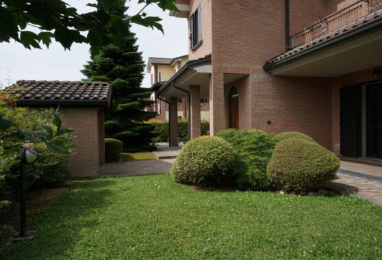 VILLA INDIPENDENTE CON GIARDINO