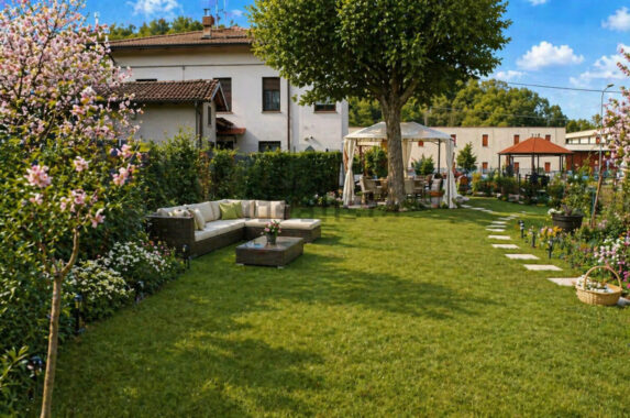 SPLENDIDA PORZIONE DI BIFAMILIARE CON AMPIO GIARDINO