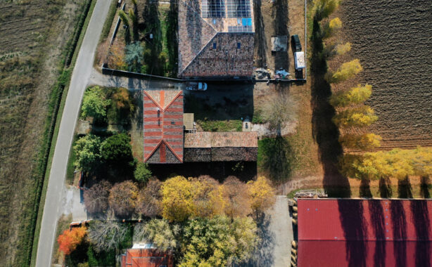 TRIFAMILIARE CON GIARDINO E FABBRICATO ACCESSORIO IN CAMPAGNA PARMENSE