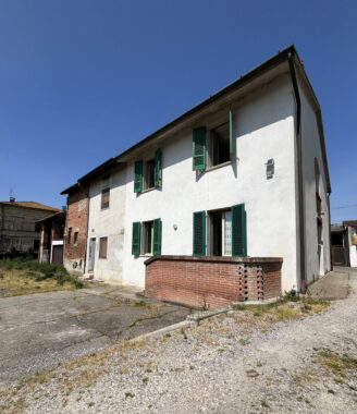 PORZIONE DI CASA A SCHIERA DI TESTA RISTRUTTURATA
