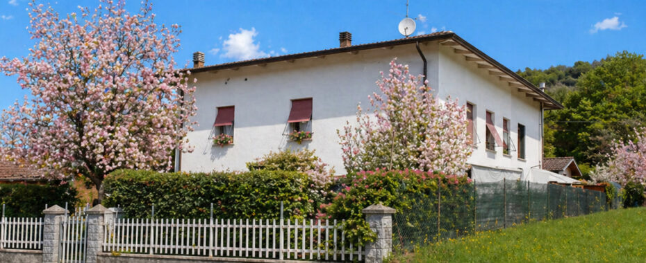 SPLENDIDA PORZIONE DI BIFAMILIARE CON AMPIO GIARDINO