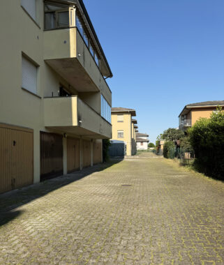 GARAGE COMODO IN CENTRO PAESE