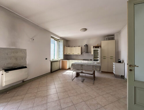 PORZIONE DI CASA A SCHIERA DI TESTA RISTRUTTURATA