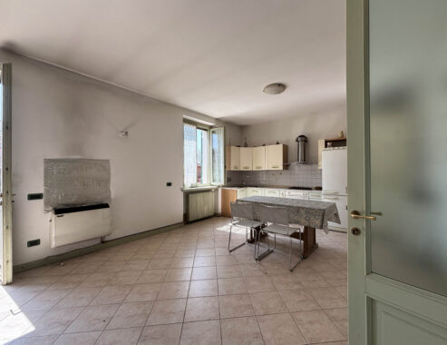 PORZIONE DI CASA A SCHIERA DI TESTA RISTRUTTURATA