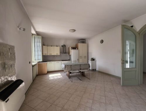 PORZIONE DI CASA A SCHIERA DI TESTA RISTRUTTURATA