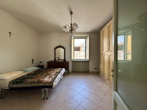 PORZIONE DI CASA A SCHIERA DI TESTA RISTRUTTURATA