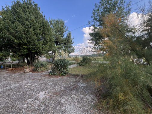 TRIFAMILIARE CON GIARDINO E FABBRICATO ACCESSORIO IN CAMPAGNA PARMENSE