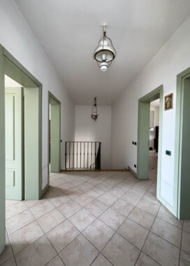 PORZIONE DI CASA A SCHIERA DI TESTA RISTRUTTURATA