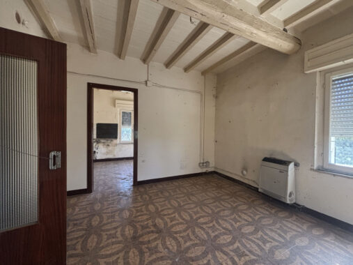 TRIFAMILIARE CON GIARDINO E FABBRICATO ACCESSORIO IN CAMPAGNA PARMENSE