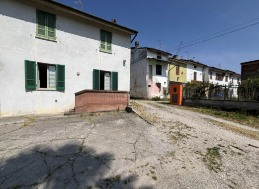 PORZIONE DI CASA A SCHIERA DI TESTA RISTRUTTURATA