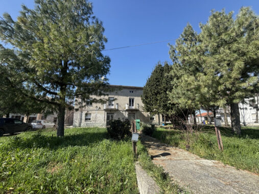 TRIFAMILIARE CON GIARDINO E FABBRICATO ACCESSORIO IN CAMPAGNA PARMENSE