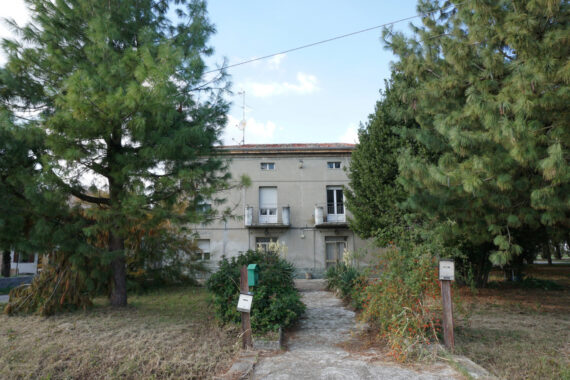 TRIFAMILIARE CON GIARDINO E FABBRICATO ACCESSORIO IN CAMPAGNA PARMENSE