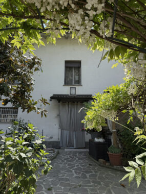 SPLENDIDA PORZIONE DI BIFAMILIARE CON AMPIO GIARDINO