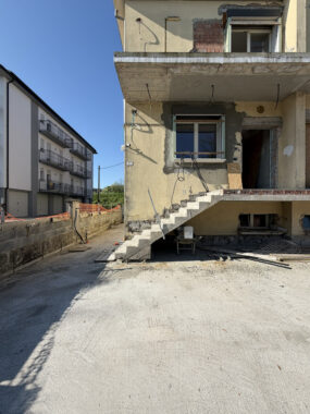 PORZIONE DI BIFAMILIARE AL GREZZO AVANZATO
