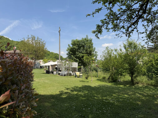 SPLENDIDA PORZIONE DI BIFAMILIARE CON AMPIO GIARDINO